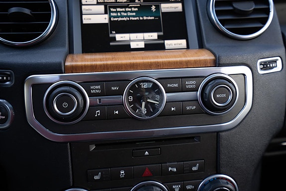 Land Rover Discovery 26 of 30