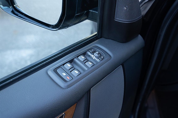 Land Rover Discovery 17 of 30