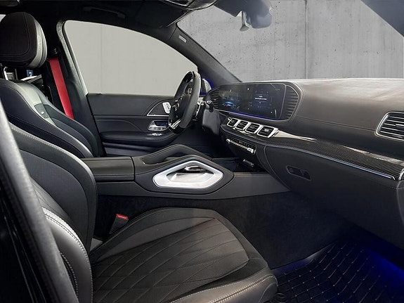 Mercedes-Benz GLS63 14 of 18
