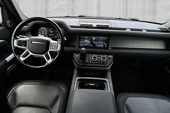 Land Rover Defender 110 13 of 22