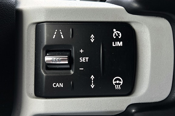 Land Rover Defender 110 19 of 22