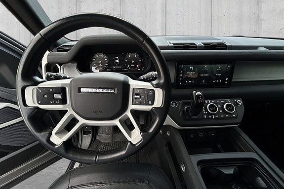 Land Rover Defender 110 15 of 22
