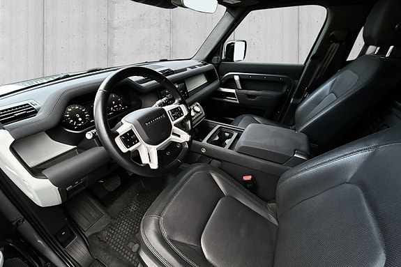 Land Rover Defender 110 14 of 22