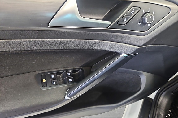 Volkswagen e-Golf VII 20 of 30