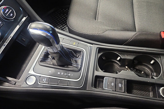 Volkswagen e-Golf VII 23 of 30