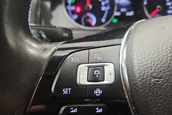 Volkswagen e-Golf VII 29 of 30