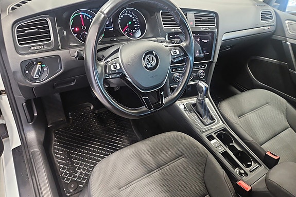 Volkswagen e-Golf VII 19 of 30