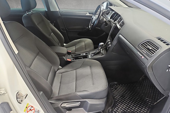 Volkswagen e-Golf VII 14 of 30