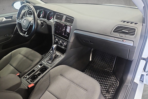 Volkswagen e-Golf VII 13 of 30