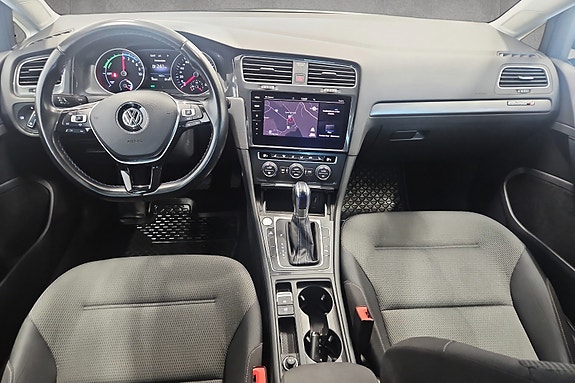 Volkswagen e-Golf VII 17 of 30