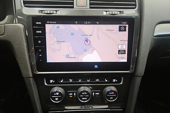 Volkswagen e-Golf VII 24 of 30
