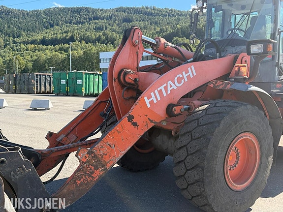 Hitachi ZW180-5B 12 of 30