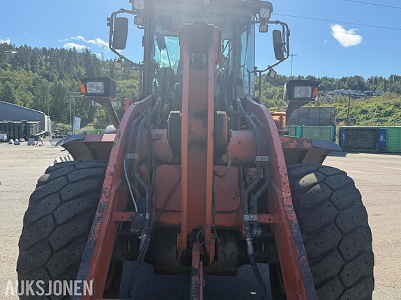 Hitachi ZW180-5B 14 of 30