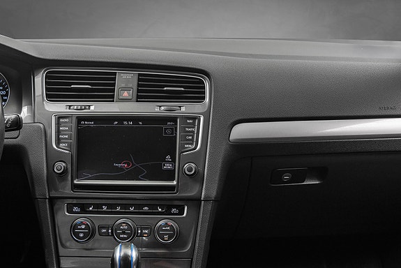 Volkswagen e-Golf VII 29 of 30
