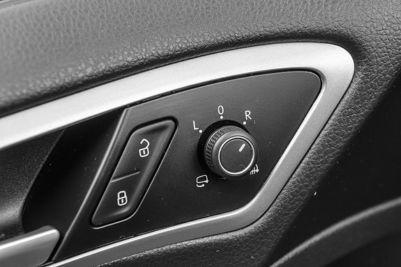 Volkswagen e-Golf VII 15 of 30