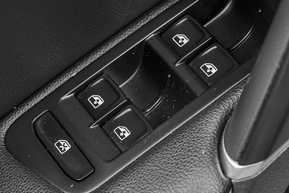 Volkswagen e-Golf VII 16 of 30