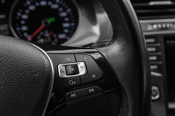 Volkswagen e-Golf VII 28 of 30
