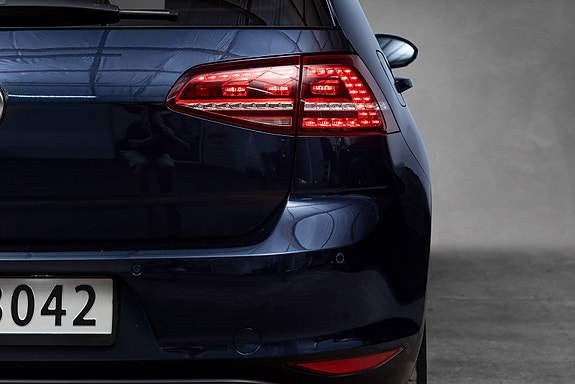Volkswagen e-Golf VII 7 of 30