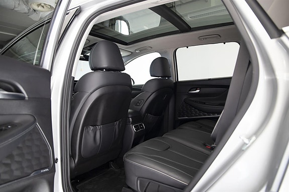Hyundai Santa Fe 25 of 30