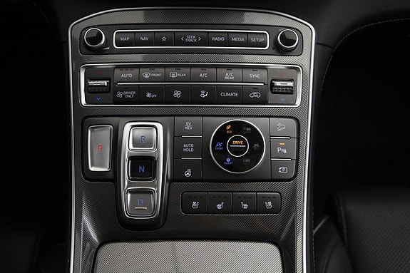 Hyundai Santa Fe 16 of 30