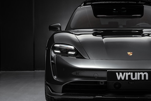 Porsche Taycan 8 of 30