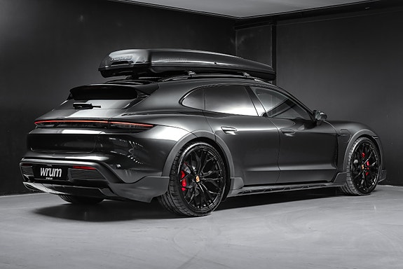Porsche Taycan 16 of 30