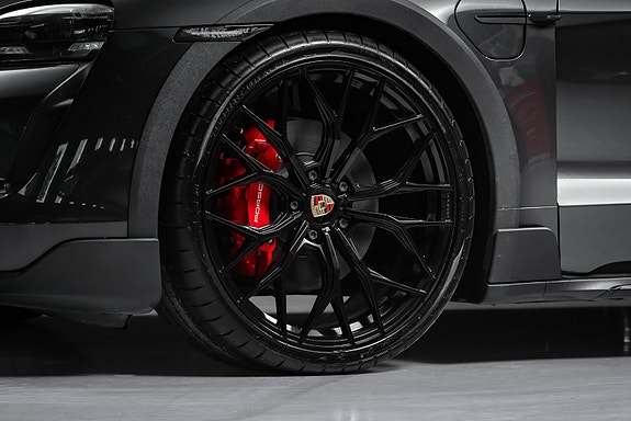 Porsche Taycan 3 of 30