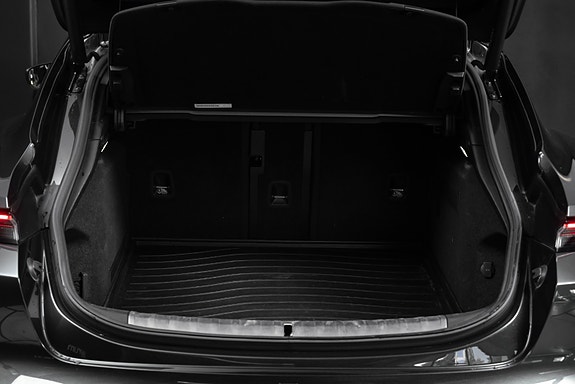 Porsche Taycan 27 of 30