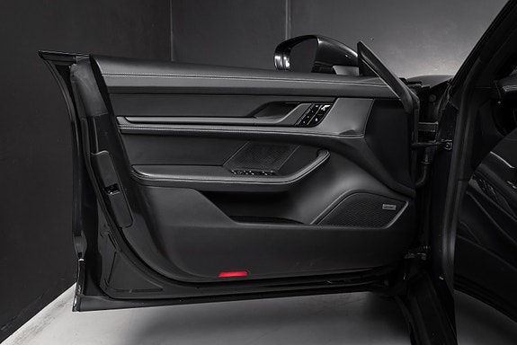 Porsche Taycan 30 of 30