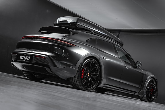 Porsche Taycan 17 of 30