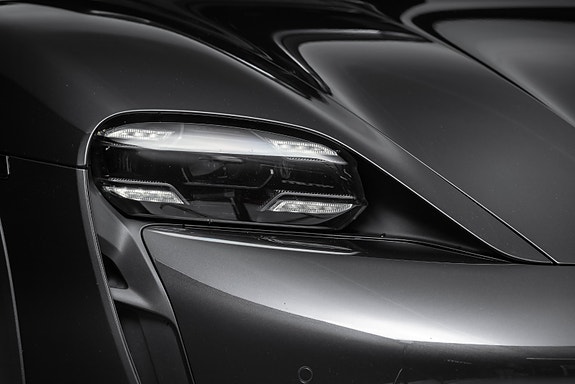 Porsche Taycan 9 of 30