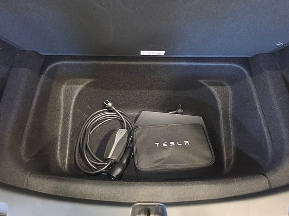 Tesla Model Y 12 of 30