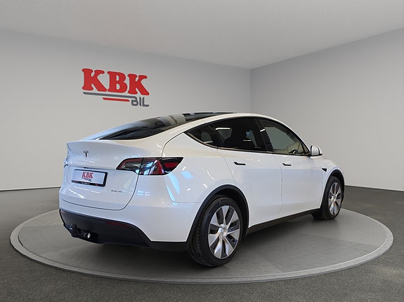 Tesla Model Y 5 of 30