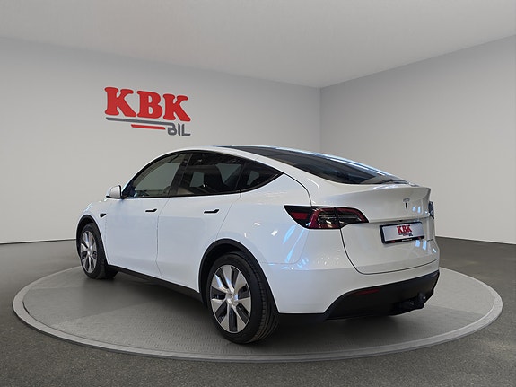 Tesla Model Y 8 of 30