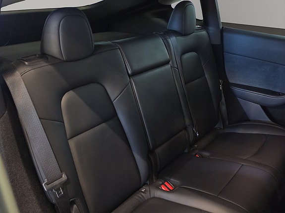 Tesla Model Y 20 of 30
