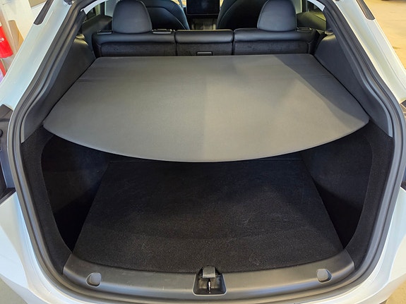 Tesla Model Y 11 of 30