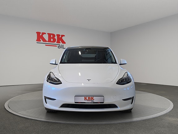 Tesla Model Y 2 of 30