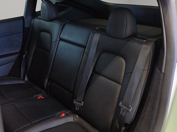 Tesla Model Y 19 of 30