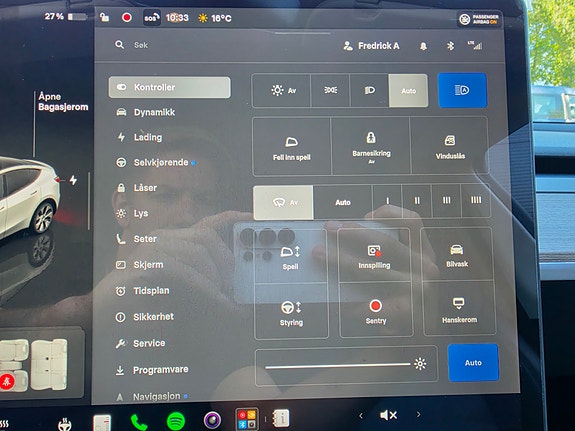 Tesla Model Y 27 of 30