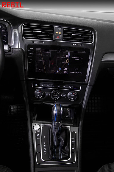 Volkswagen e-Golf VII 21 of 24