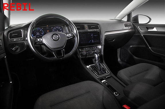 Volkswagen e-Golf VII 9 of 24