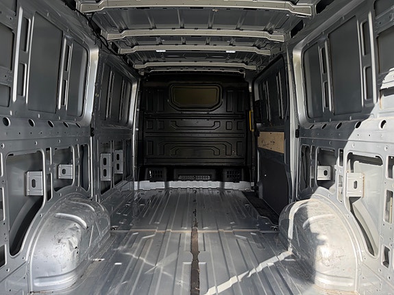 Volkswagen Crafter 15 of 24