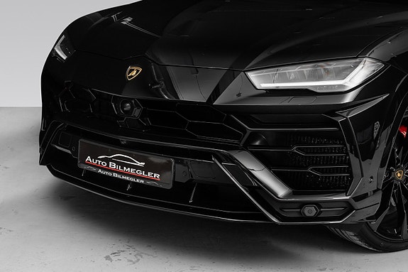 Lamborghini Urus 7 of 30