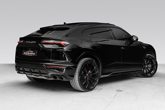 Lamborghini Urus 2 of 30