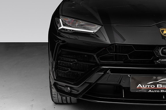 Lamborghini Urus 8 of 30