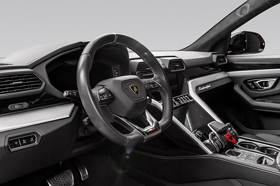 Lamborghini Urus 29 of 30