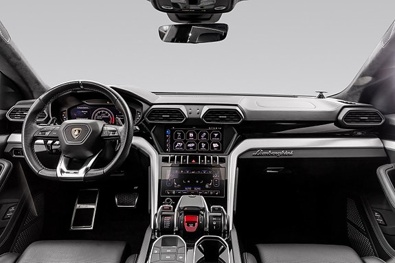 Lamborghini Urus 30 of 30