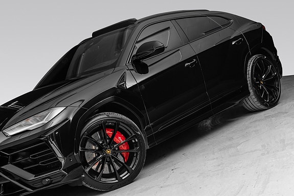 Lamborghini Urus 3 of 30