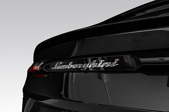 Lamborghini Urus 16 of 30