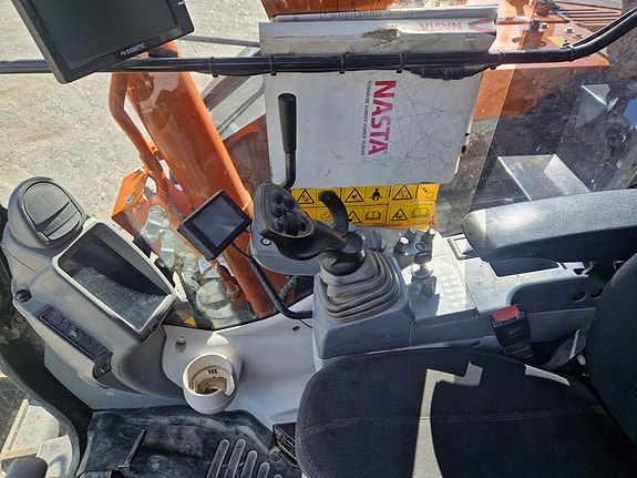 Hitachi ZX85US-6 13 of 19